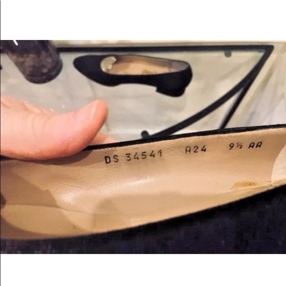 AUTHENTIC SALVATORE FERRAGAMO BLACK SHOES FLATS 9 1/2 AA - Picture 3 of 8